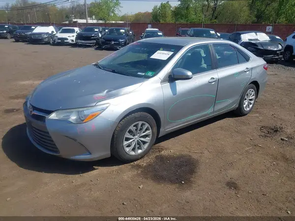 4T1BF1FK3GU564990 2016 TOYOTA CAMRY - Image 2