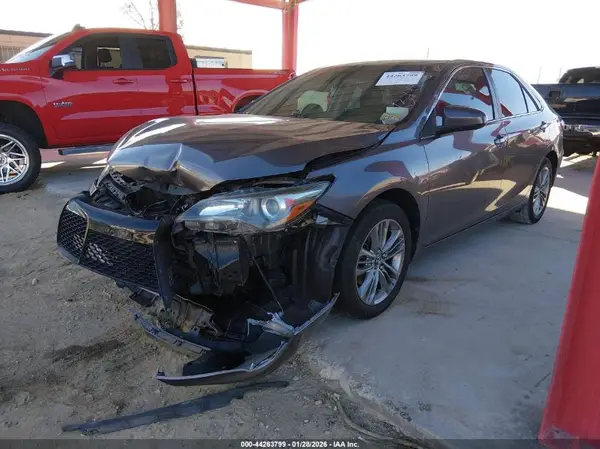 4T1BF1FK3GU567193 2016 TOYOTA CAMRY - Image 2