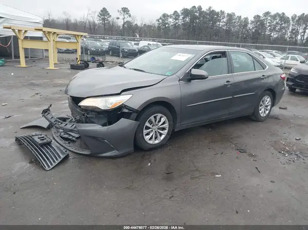 4T1BF1FK3GU567582 2016 TOYOTA CAMRY - Image 2
