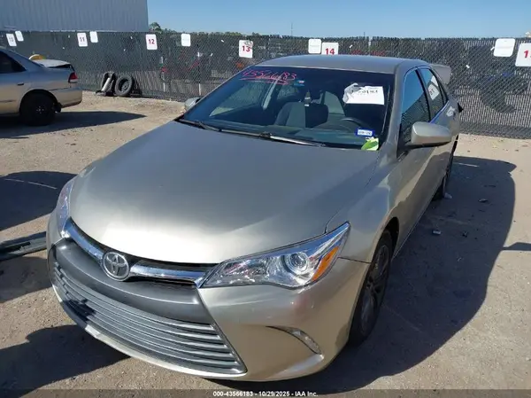 4T1BF1FK3GU568313 2016 TOYOTA CAMRY - Image 2