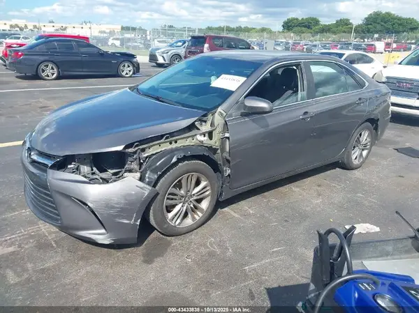 4T1BF1FK3GU568960 2016 TOYOTA CAMRY - Image 2