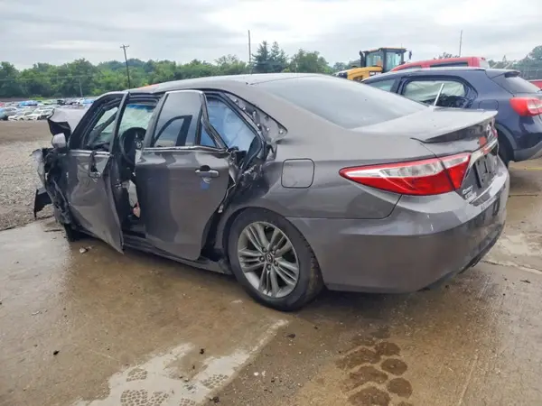 4T1BF1FK3GU574063 2016 TOYOTA CAMRY - Image 2