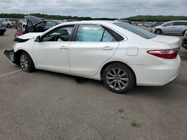 4T1BF1FK3GU579392 2016 TOYOTA CAMRY - Image 2