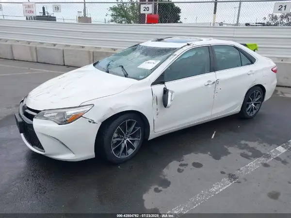 4T1BF1FK3GU582051 2016 TOYOTA CAMRY - Image 2