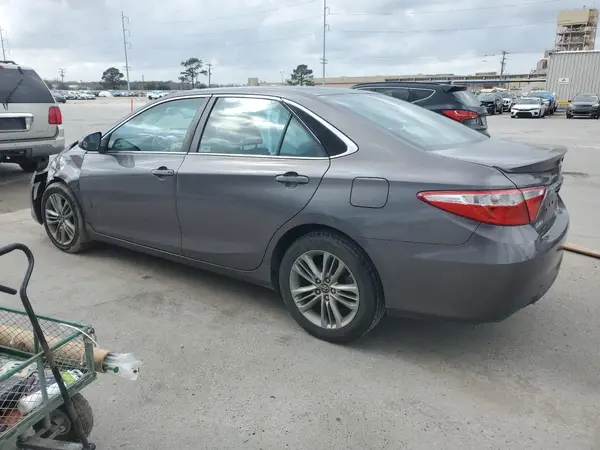 4T1BF1FK3GU582261 2016 TOYOTA CAMRY - Image 2