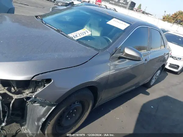 4T1BF1FK3GU583829 2016 TOYOTA CAMRY - Image 2