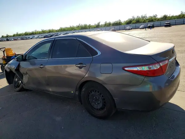 4T1BF1FK3GU585936 2016 TOYOTA CAMRY - Image 2
