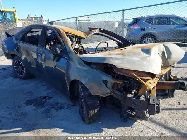 4T1BF1FK3GU586309 2016 TOYOTA CAMRY - Image 1