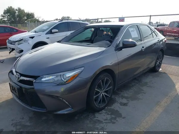 4T1BF1FK3GU586729 2016 TOYOTA CAMRY - Image 2