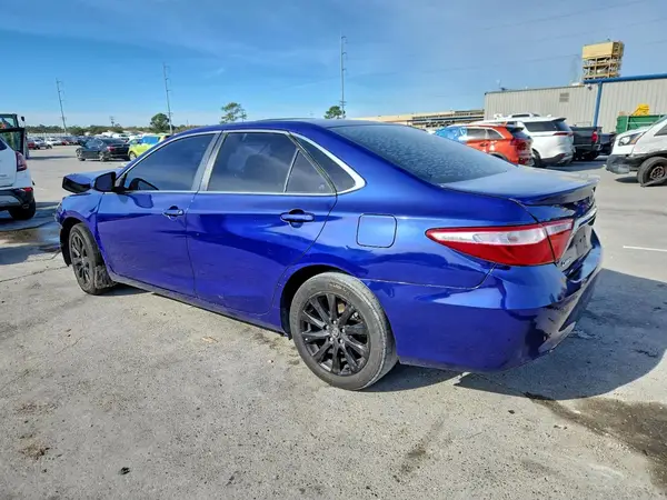 4T1BF1FK3GU589226 2016 TOYOTA CAMRY - Image 2