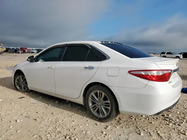 4T1BF1FK3GU589534 2016 TOYOTA CAMRY - Image 2
