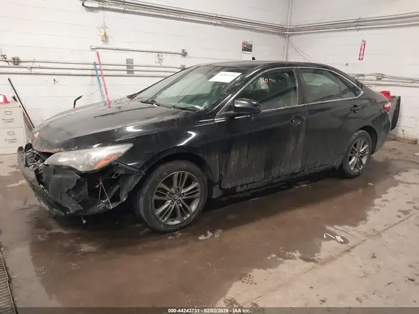4T1BF1FK3GU590246 2016 TOYOTA CAMRY - Image 2