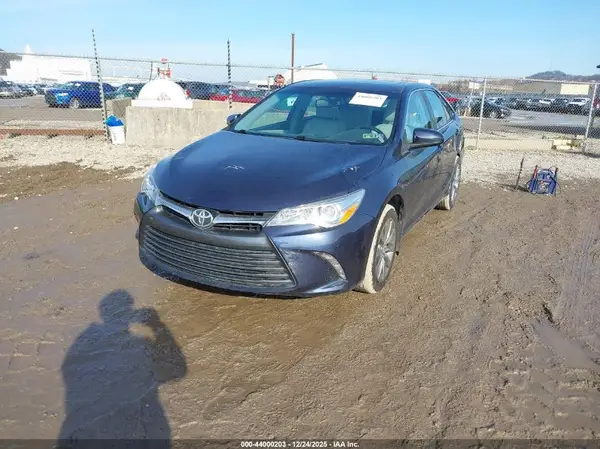 4T1BF1FK3GU590358 2016 TOYOTA CAMRY - Image 2