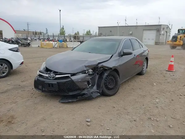 4T1BF1FK3GU592238 2016 TOYOTA CAMRY - Image 2