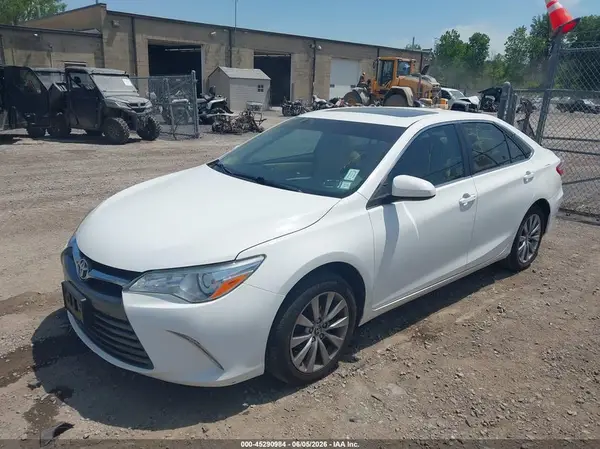 4T1BF1FK3GU596192 2016 TOYOTA CAMRY - Image 2
