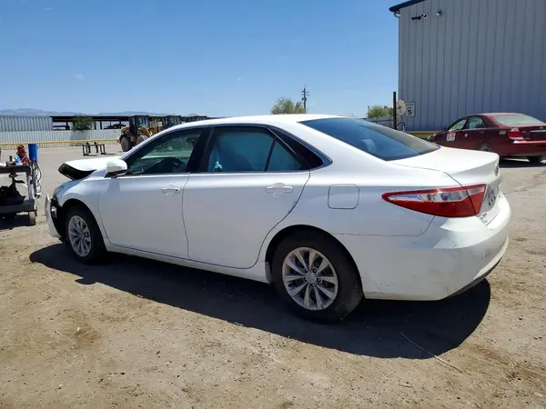 4T1BF1FK3GU598685 2016 TOYOTA CAMRY - Image 2