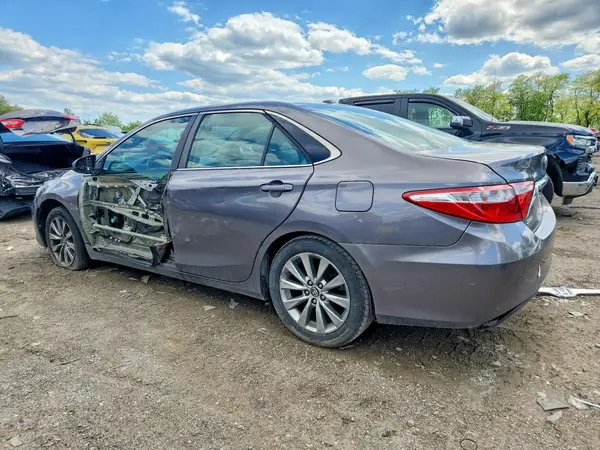 4T1BF1FK3GU599108 2016 TOYOTA CAMRY - Image 2