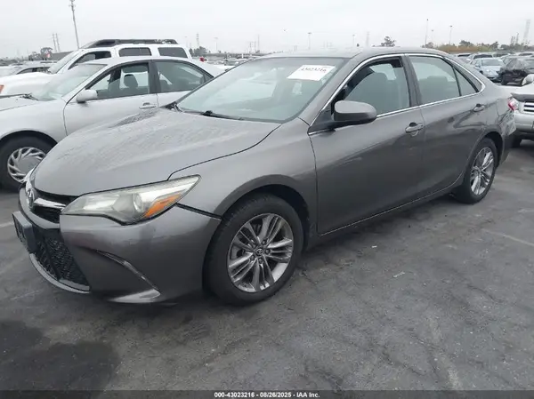 4T1BF1FK3GU599979 2016 TOYOTA CAMRY - Image 2