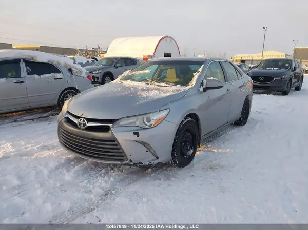 4T1BF1FK3GU602704 2016 TOYOTA CAMRY - Image 2