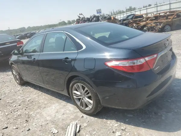 4T1BF1FK3GU606316 2016 TOYOTA CAMRY - Image 2