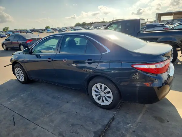 4T1BF1FK3GU606719 2016 TOYOTA CAMRY - Image 2