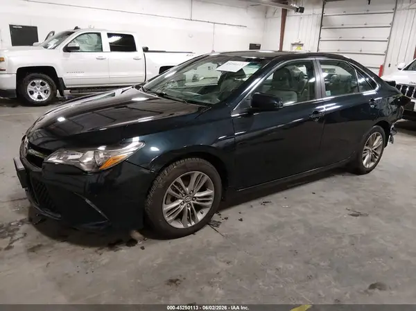 4T1BF1FK3GU606753 2016 TOYOTA CAMRY - Image 2