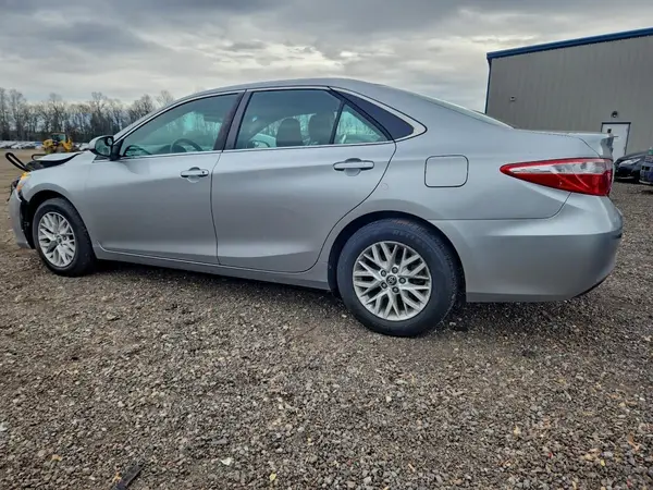 4T1BF1FK3GU610768 2016 TOYOTA CAMRY - Image 2