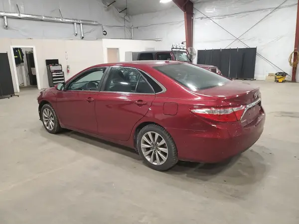 4T1BF1FK3GU612553 2016 TOYOTA CAMRY - Image 2