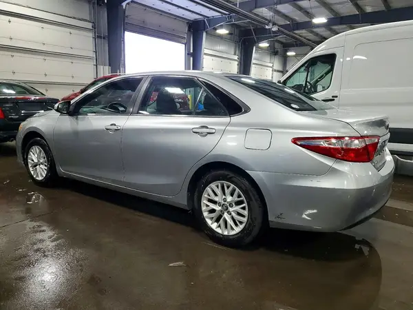 4T1BF1FK3GU615162 2016 TOYOTA CAMRY - Image 2