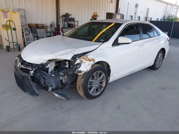 4T1BF1FK3GU998794 2016 TOYOTA CAMRY - Image 2