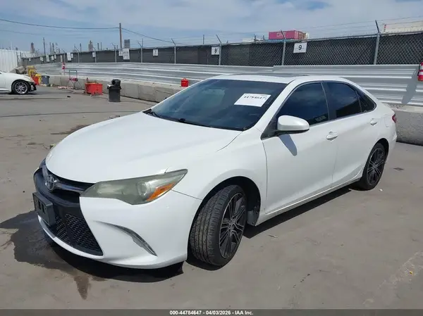 4T1BF1FK3GU999329 2016 TOYOTA CAMRY - Image 2