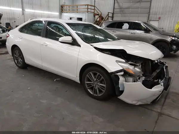 4T1BF1FK3HU267753 2017 TOYOTA CAMRY - Image 1