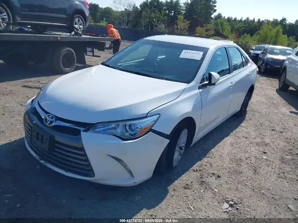 4T1BF1FK3HU268837 2017 TOYOTA CAMRY - Image 2