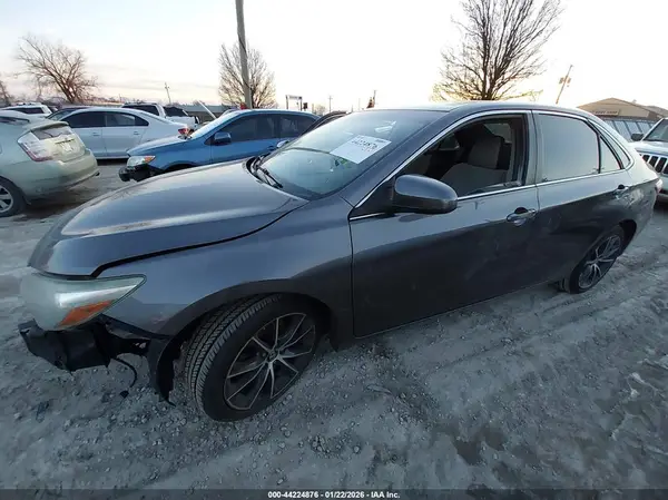 4T1BF1FK3HU270023 2017 TOYOTA CAMRY - Image 2