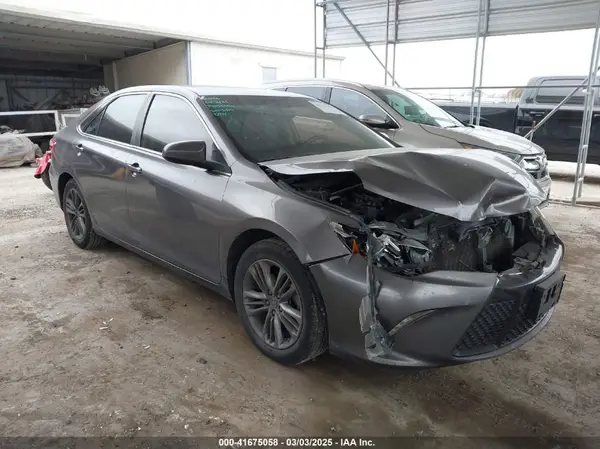 4T1BF1FK3HU270393 2017 TOYOTA CAMRY - Image 1