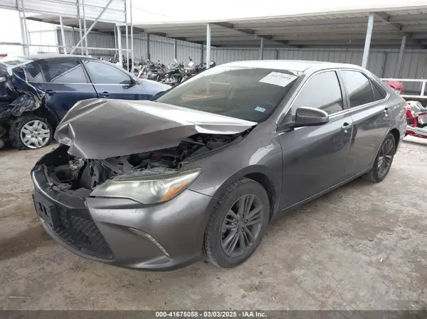 4T1BF1FK3HU270393 2017 TOYOTA CAMRY - Image 2