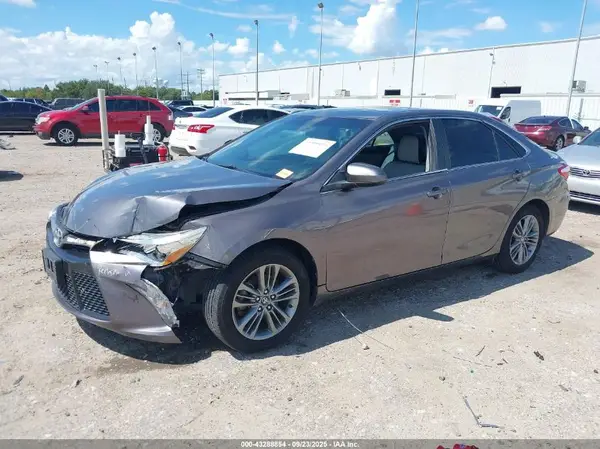 4T1BF1FK3HU272712 2017 TOYOTA CAMRY - Image 2