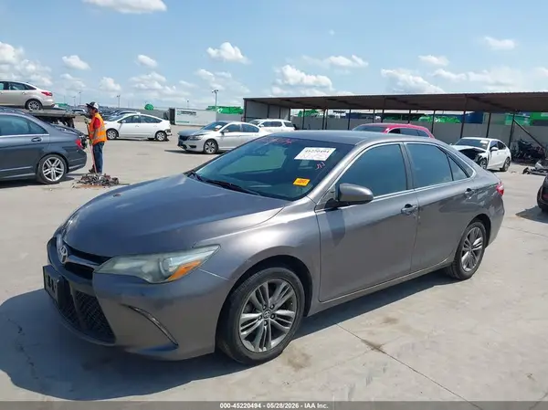 4T1BF1FK3HU273570 2017 TOYOTA CAMRY - Image 2