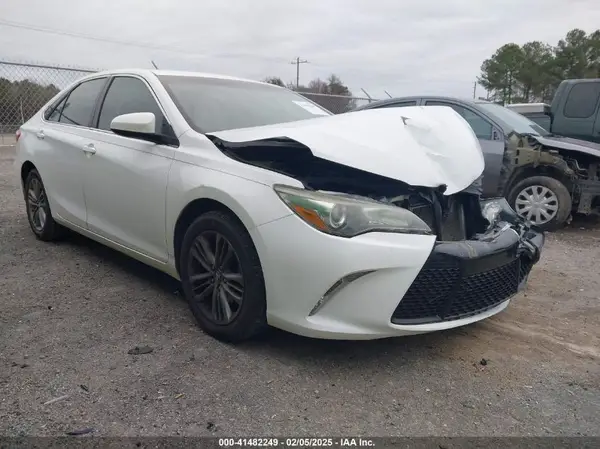 4T1BF1FK3HU274086 2017 TOYOTA CAMRY - Image 1