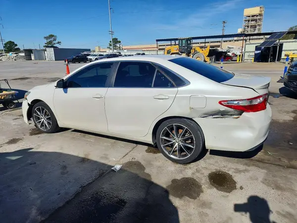 4T1BF1FK3HU275397 2017 TOYOTA CAMRY - Image 2