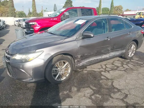 4T1BF1FK3HU275979 2017 TOYOTA CAMRY - Image 2