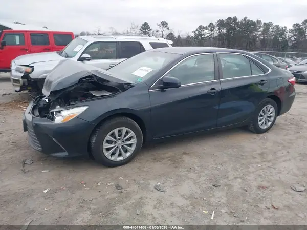 4T1BF1FK3HU278316 2017 TOYOTA CAMRY - Image 2