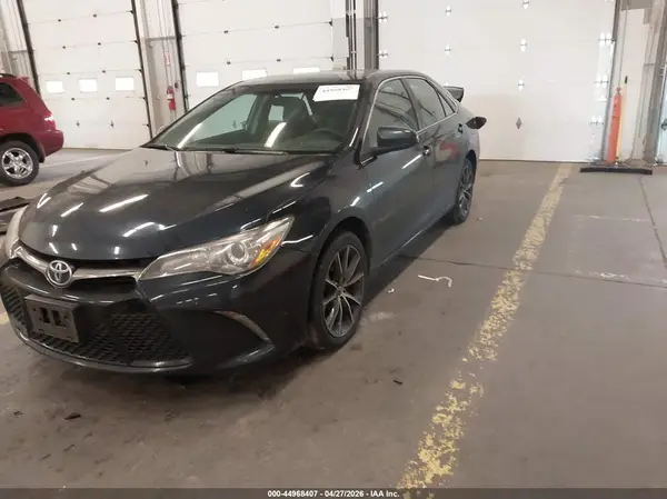 4T1BF1FK3HU287761 2017 TOYOTA CAMRY - Image 2