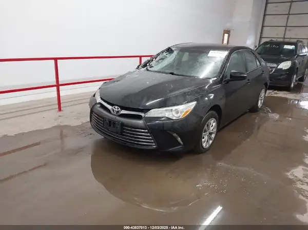 4T1BF1FK3HU293110 2017 TOYOTA CAMRY - Image 2
