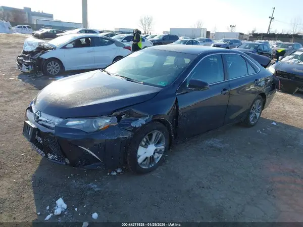 4T1BF1FK3HU296752 2017 TOYOTA CAMRY - Image 2