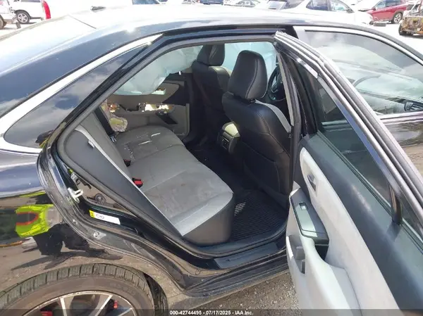 4T1BF1FK3HU298260 2017 TOYOTA CAMRY - Image 8