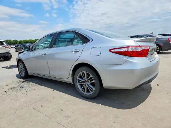 4T1BF1FK3HU299439 2017 TOYOTA CAMRY - Image 2