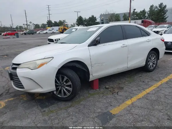 4T1BF1FK3HU302646 2017 TOYOTA CAMRY - Image 2