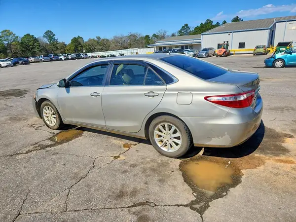 4T1BF1FK3HU303196 2017 TOYOTA CAMRY - Image 2
