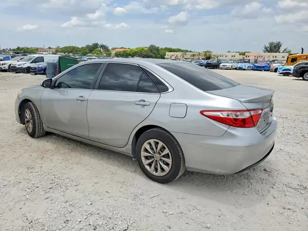 4T1BF1FK3HU303327 2017 TOYOTA CAMRY - Image 2